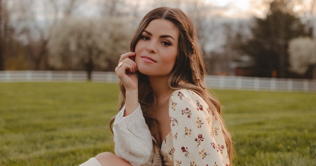 Nashville-Artist Tenille Arts On Biggest Goals Kelsea Ballerini, And “Back Then, Right Now”