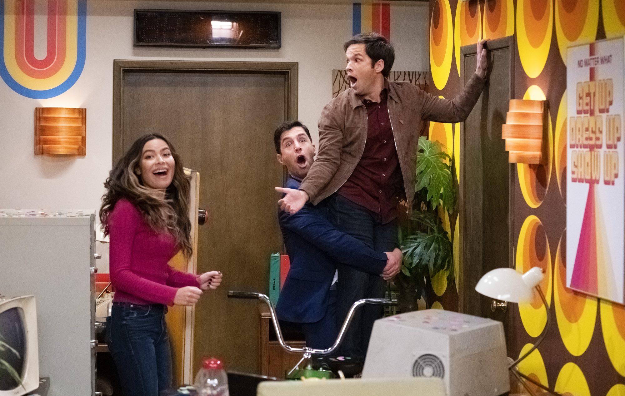 8 Nostalgic Moments From iCarly Season 2 That We Are All Excited For ...